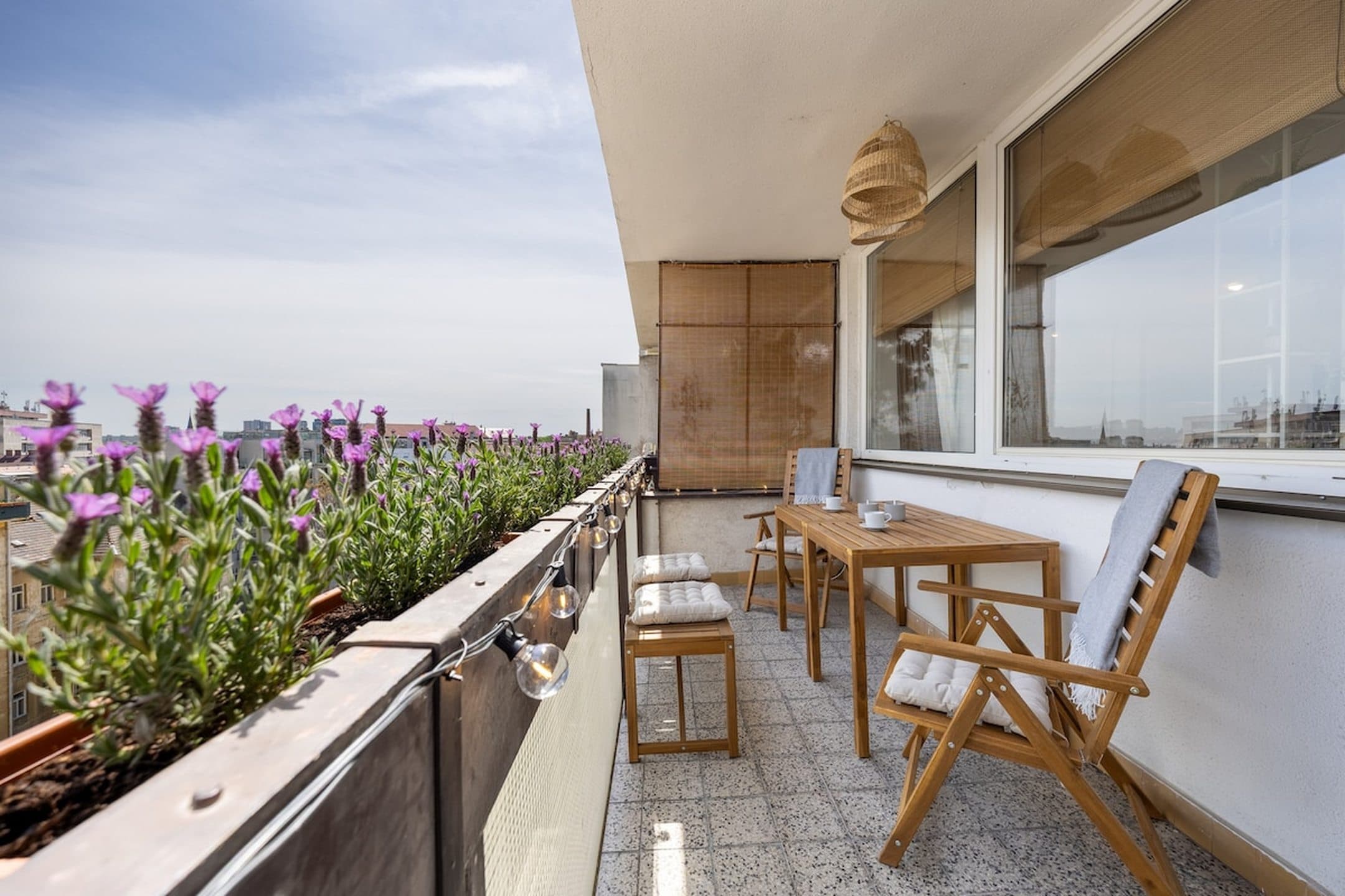 Old Town Studio with Balcony, AC & City View 3