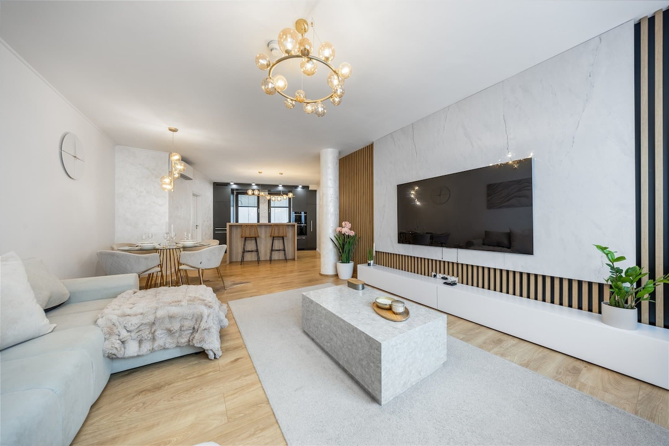Luxusný 2-izbový apartmán • Staré Mesto Bratislava