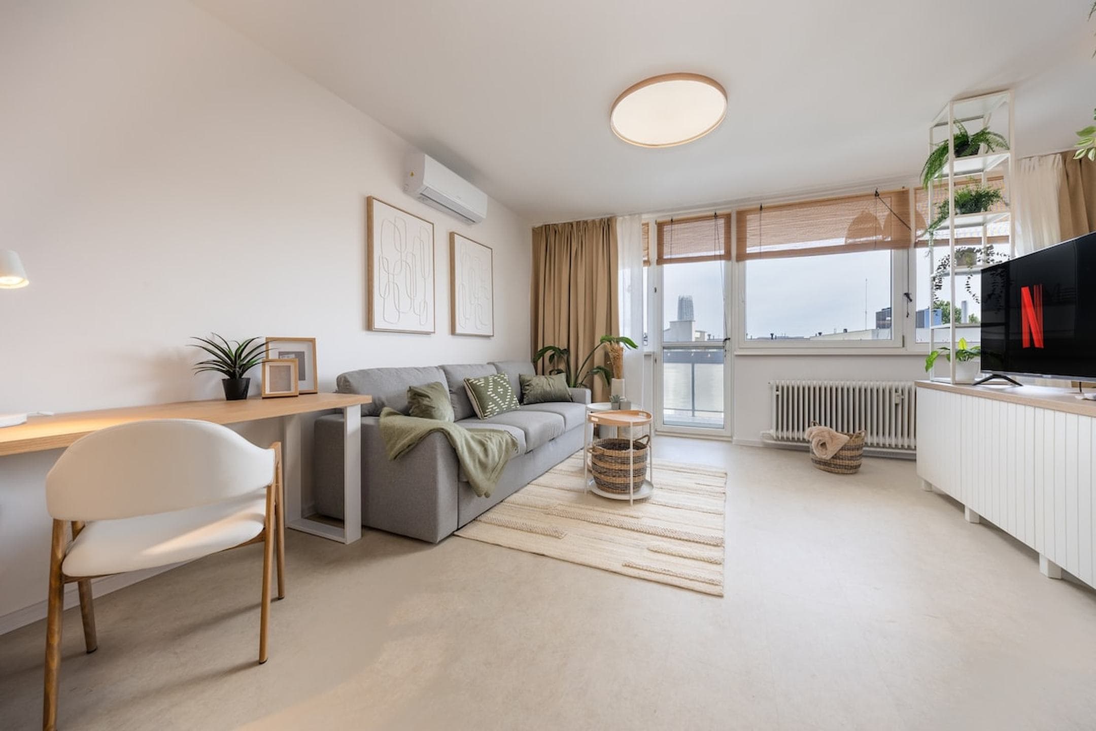 Old Town Studio with Balcony, AC & City View 2