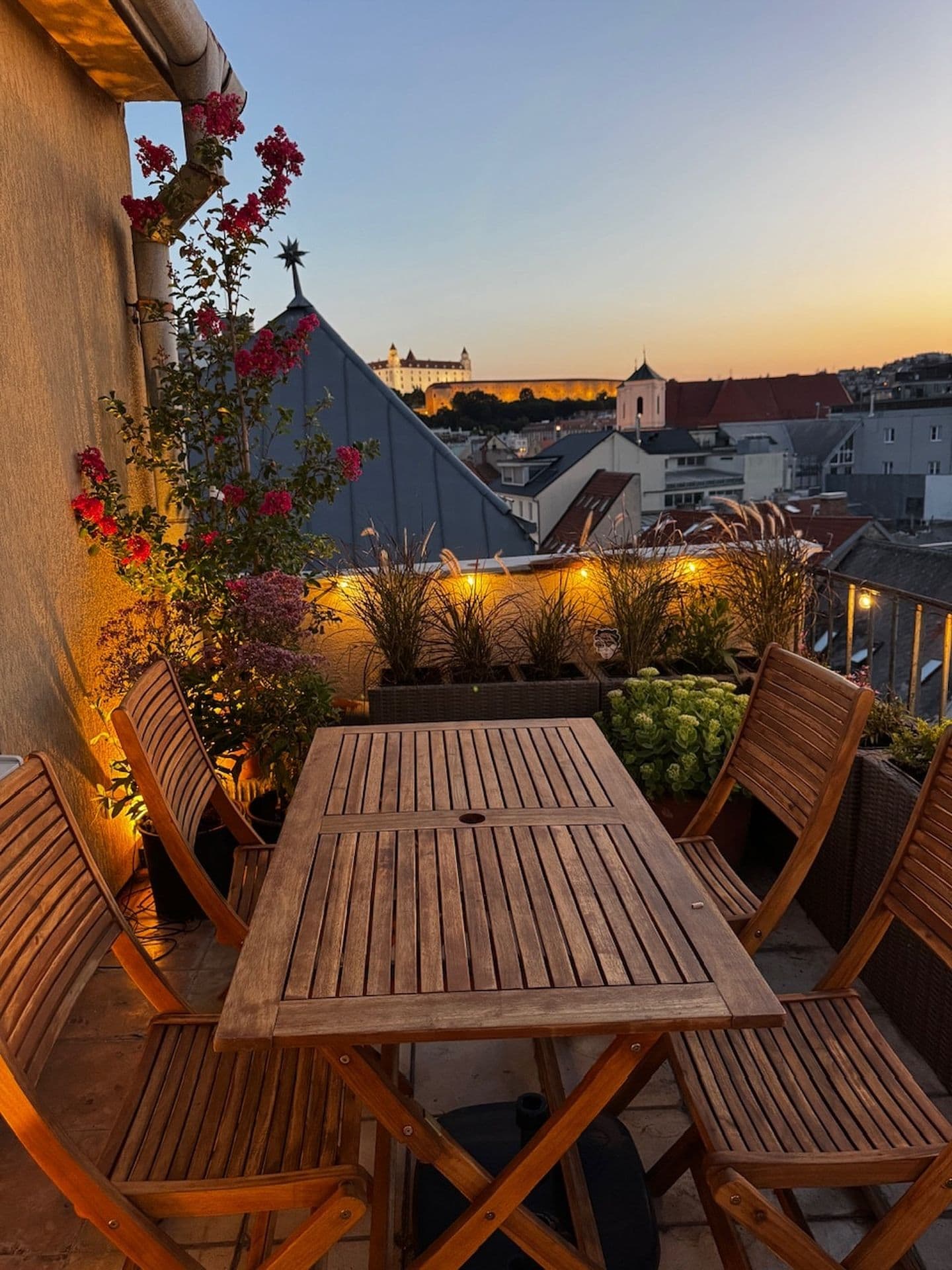 Luxusný apartmán s výhľadom na hrad • Bratislava Staré Mesto