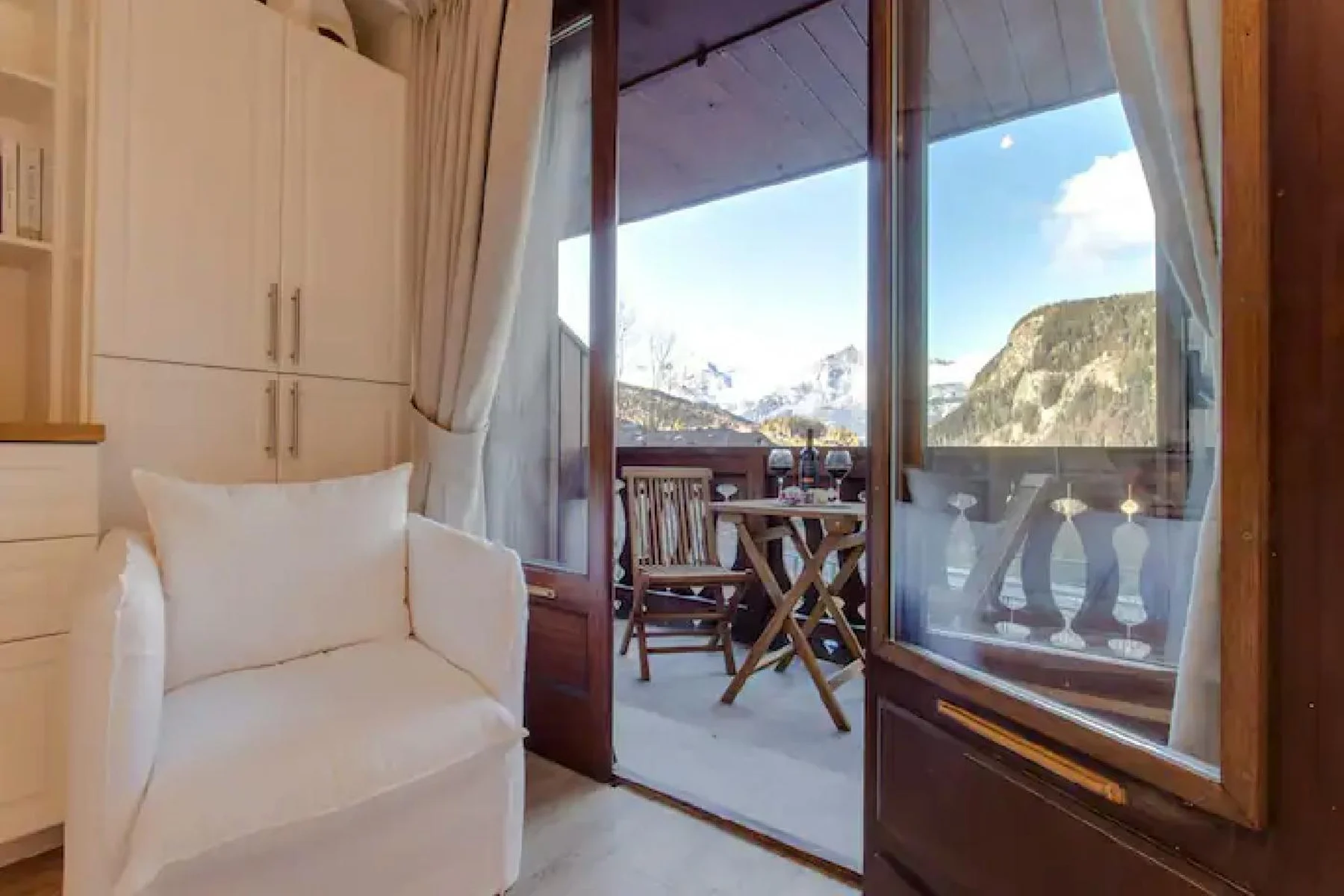 Studio with view, 100m to slopes and near Chamonix 4