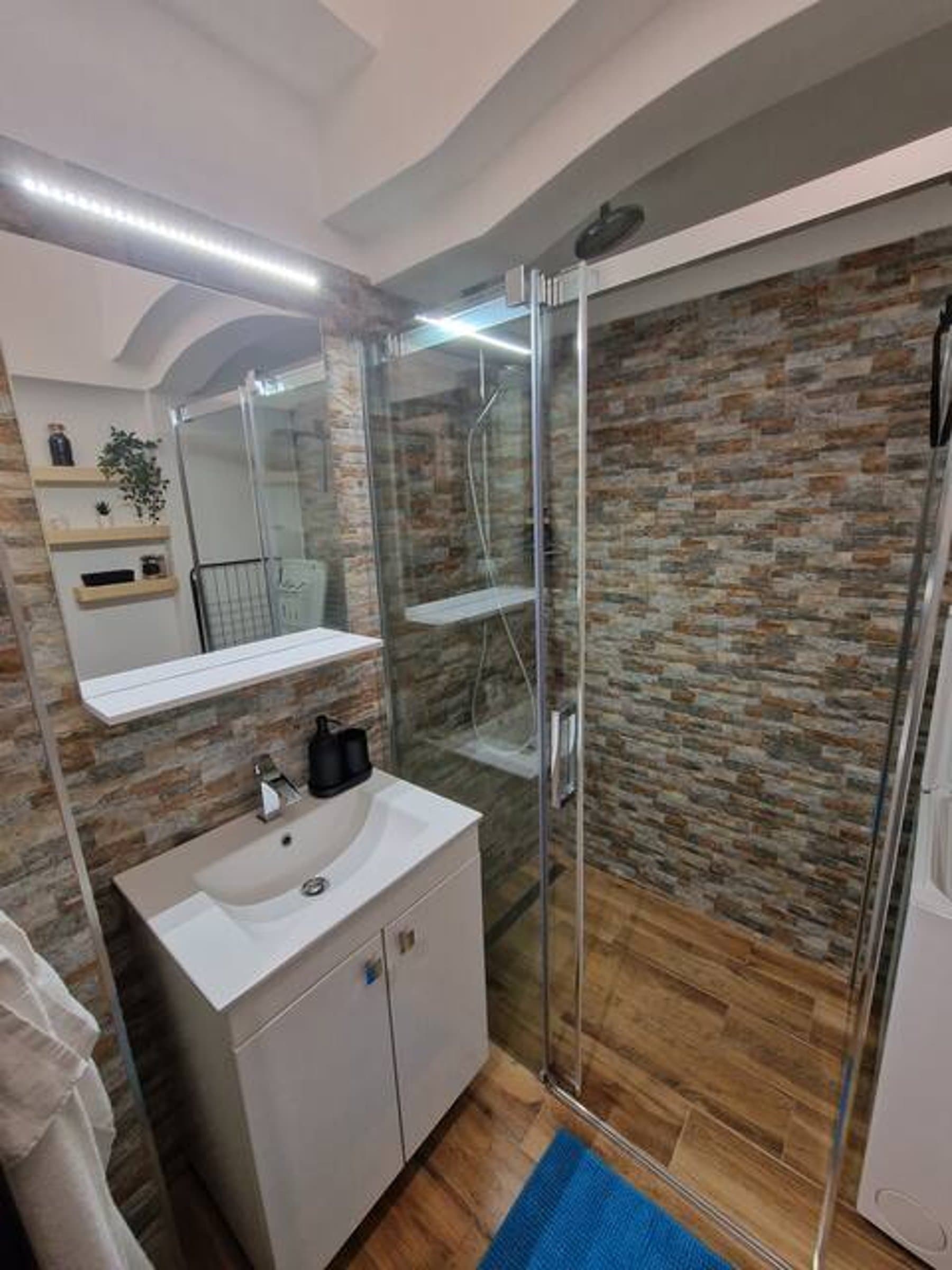 Urban Chic Living - Bratislava Old Town, Walk Everywhere One-Bedroom Apartment 2