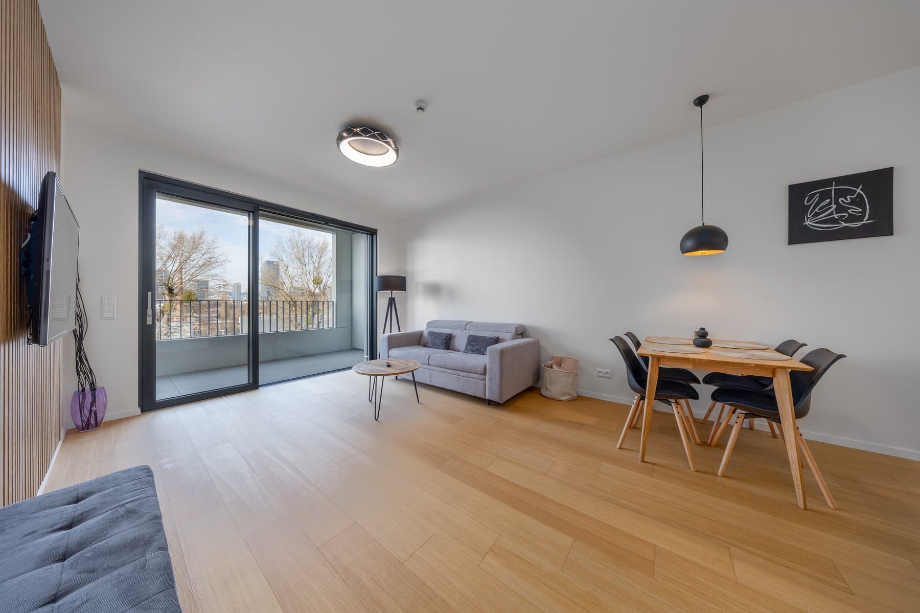 Stylish Downtown Apartment - Top Location, Parking 2