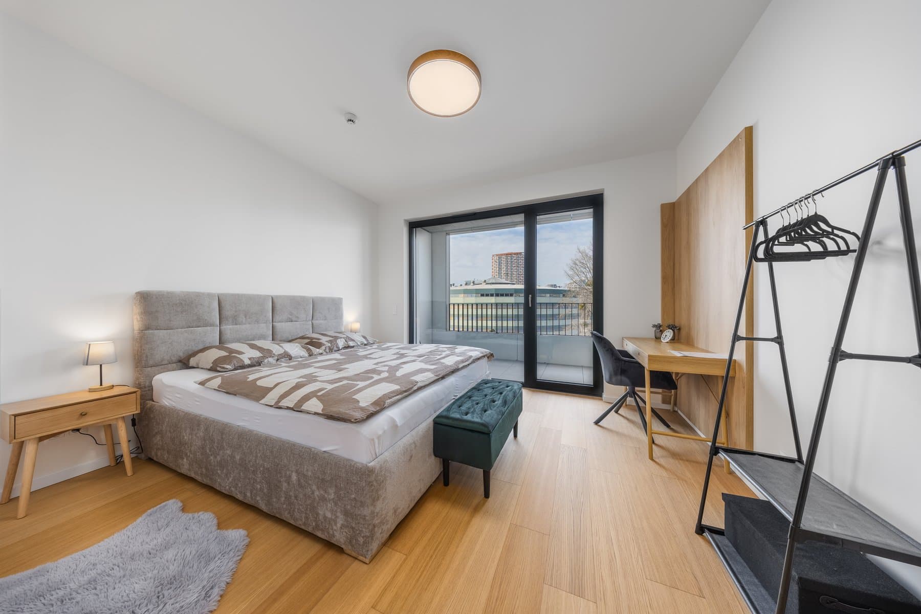 Stylish Downtown Apartment - Top Location, Parking 3