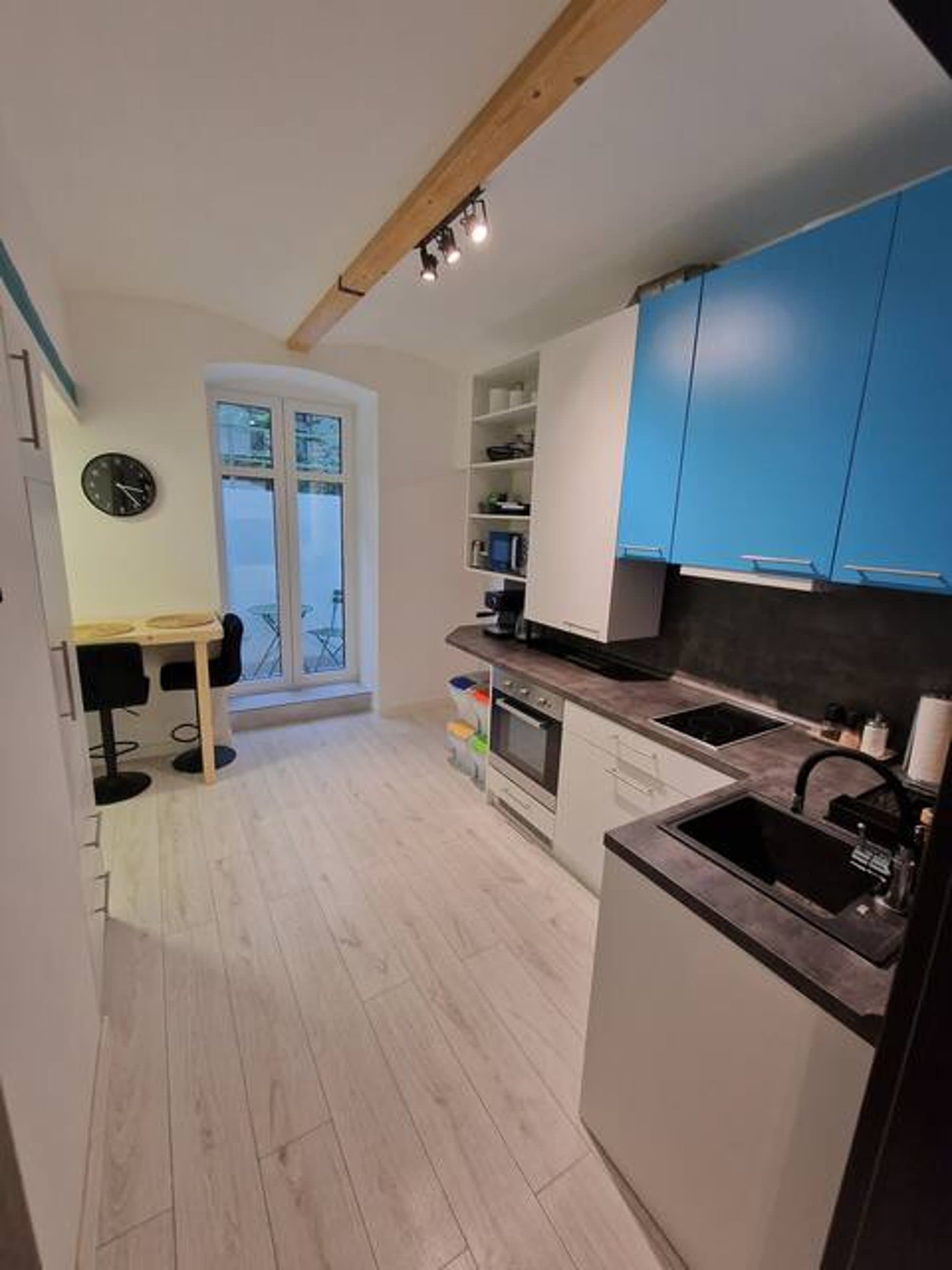 Urban Chic Living - Bratislava Old Town, Walk Everywhere One-Bedroom Apartment 5