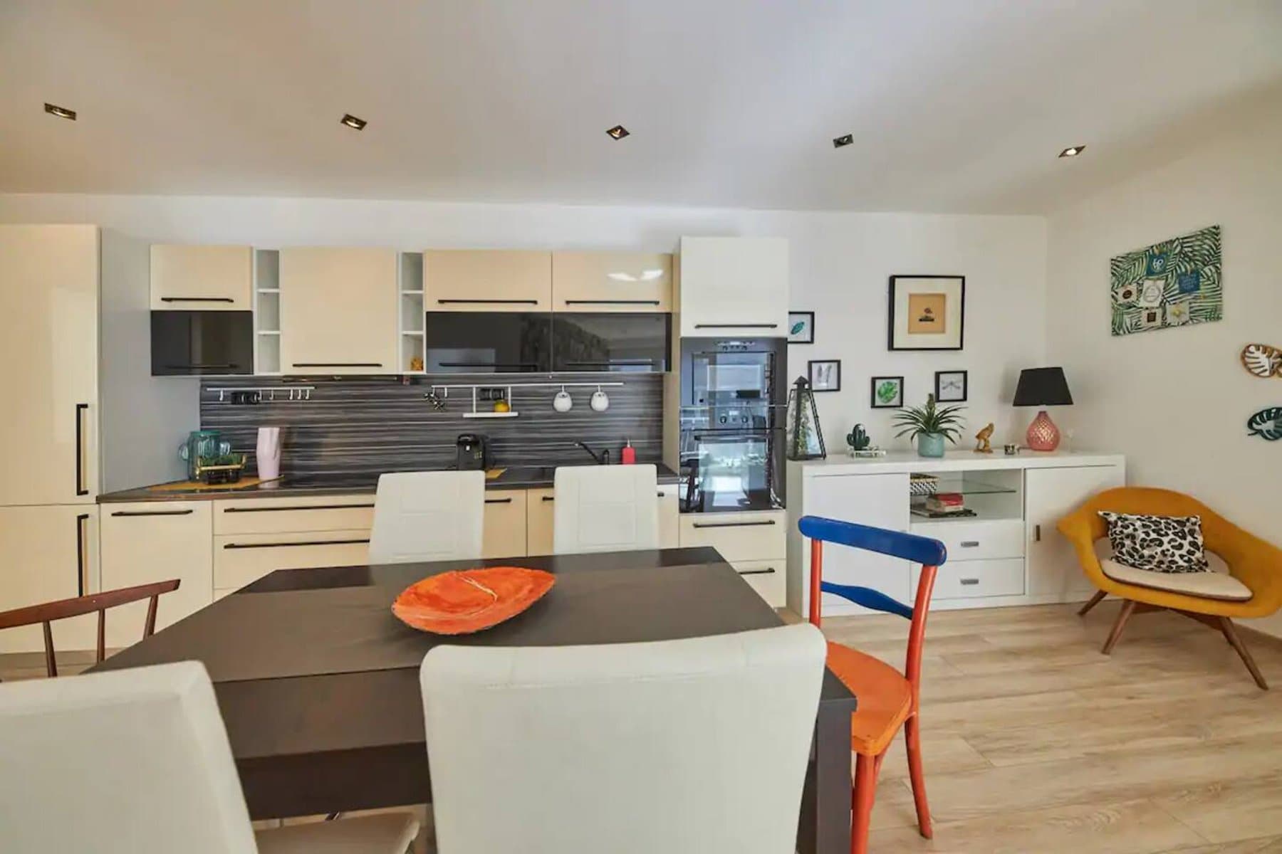 Castle View Luxe, Stylish Apartment, top location 3