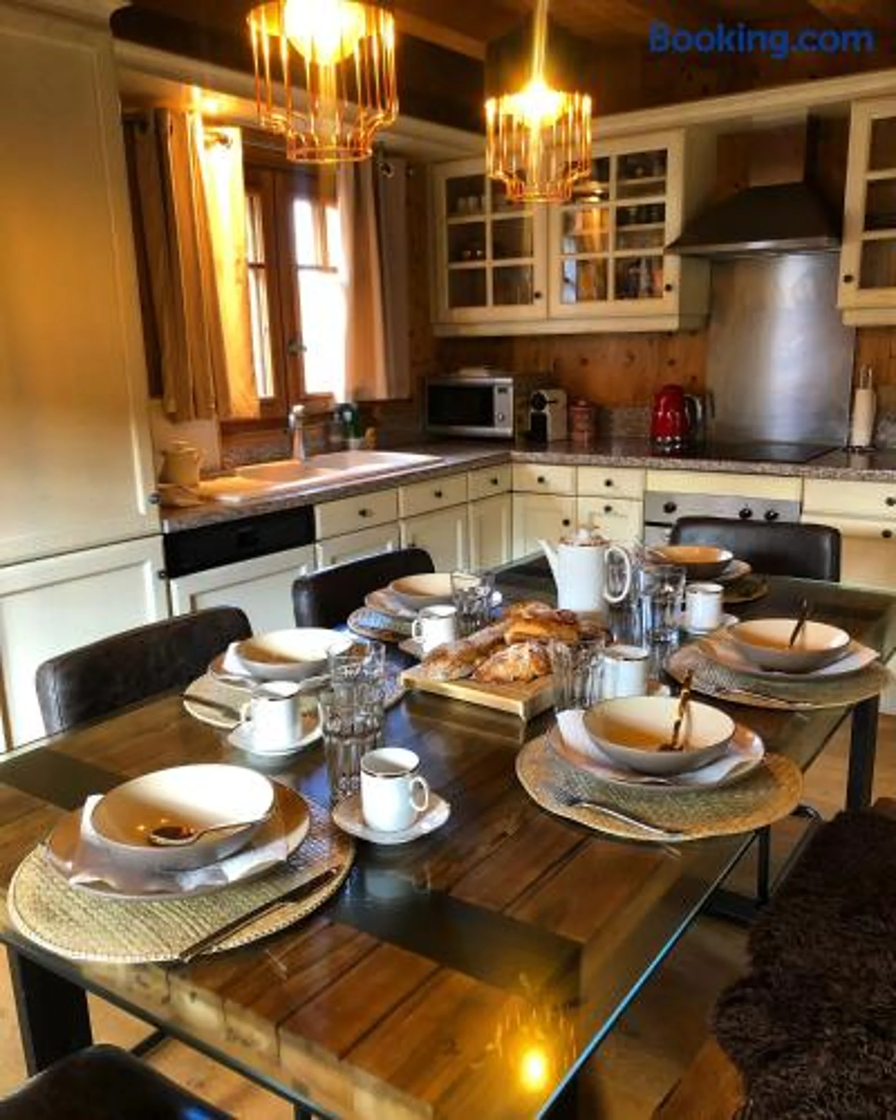 Alpine Retreat with Mont Blanc Panorama, top location, private parking,  Three-Bedroom Chalet 3