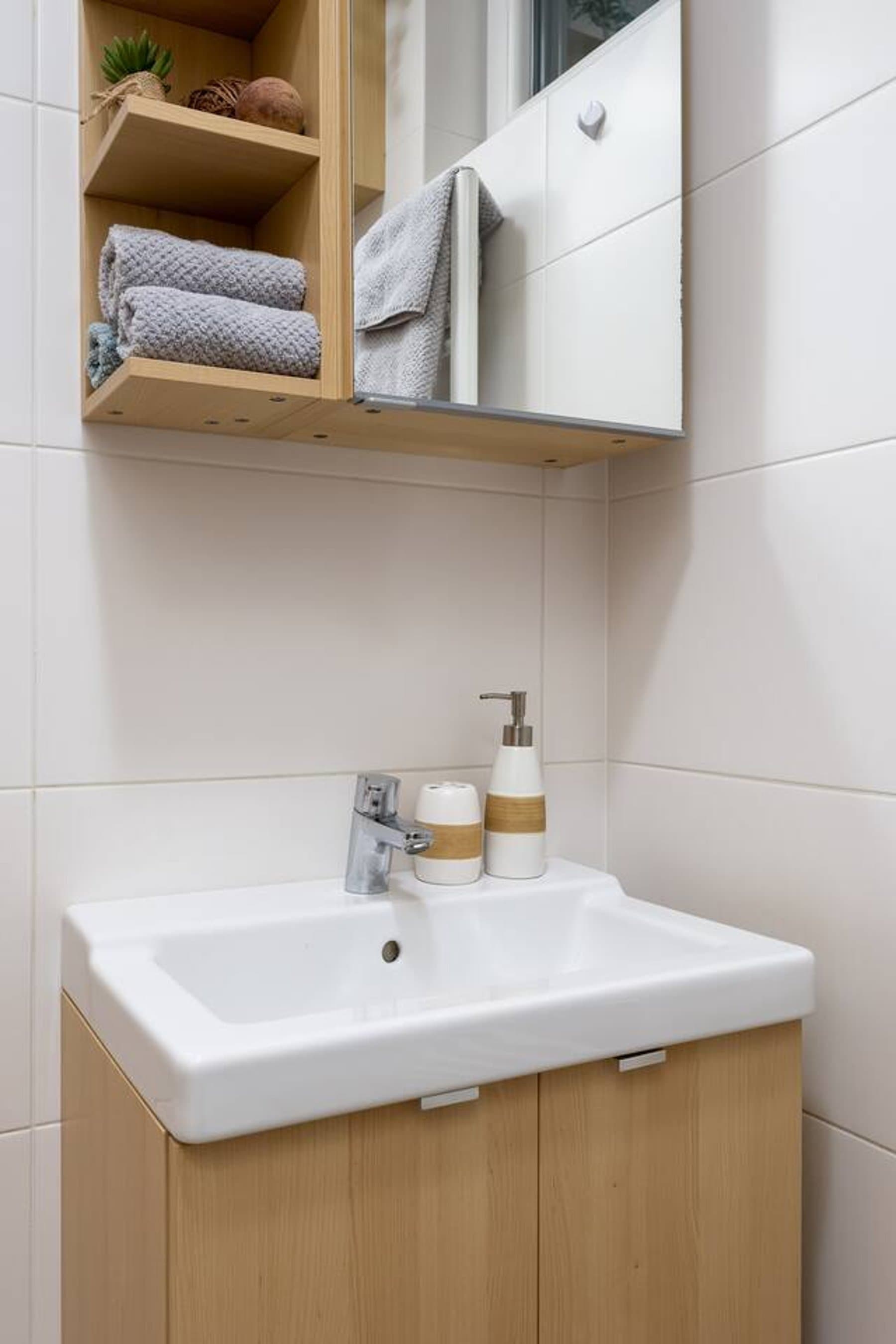 Cosy Apartment & Near Downtown | Free Parking 5