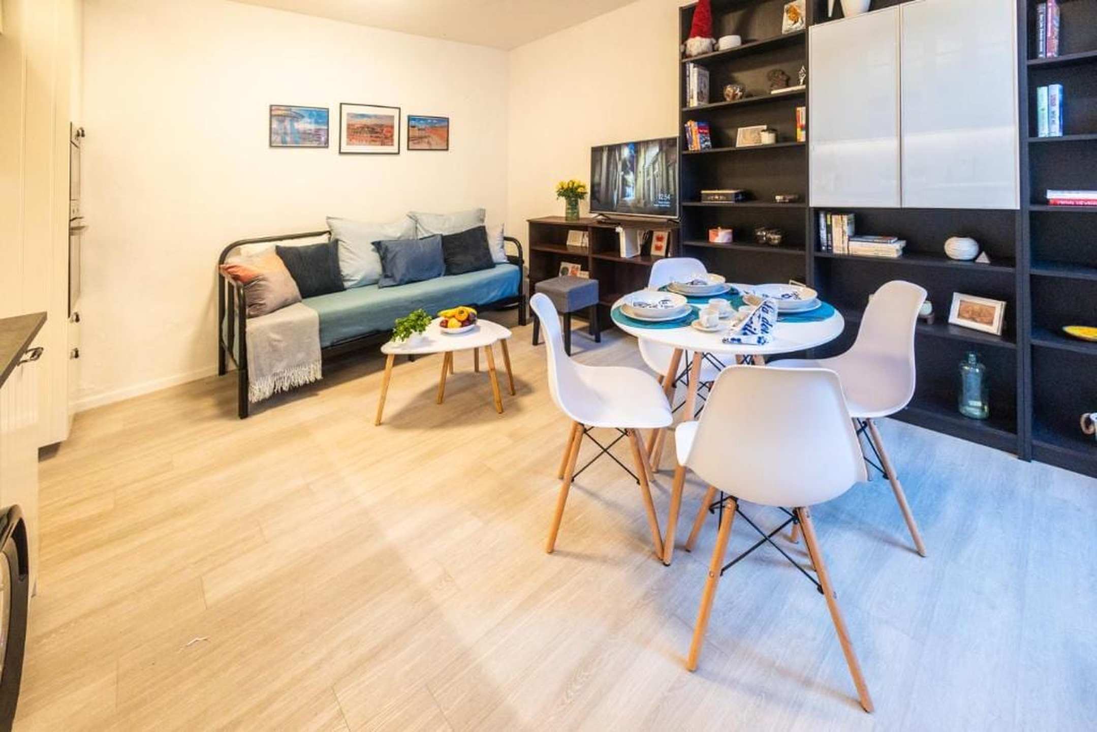 Old Town Apartment with Private Garden & PS4 3