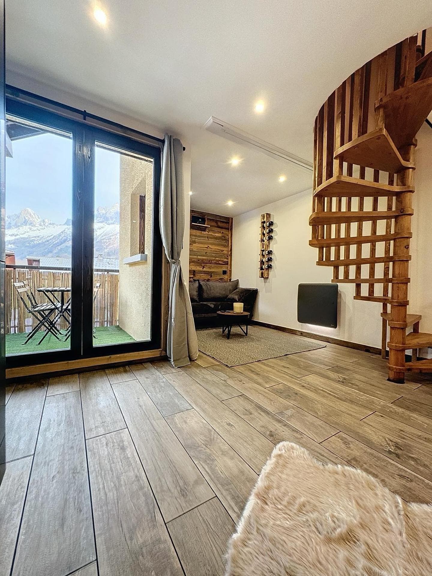 Modern 2BR Apt • Mountain Views & Private Parking 2
