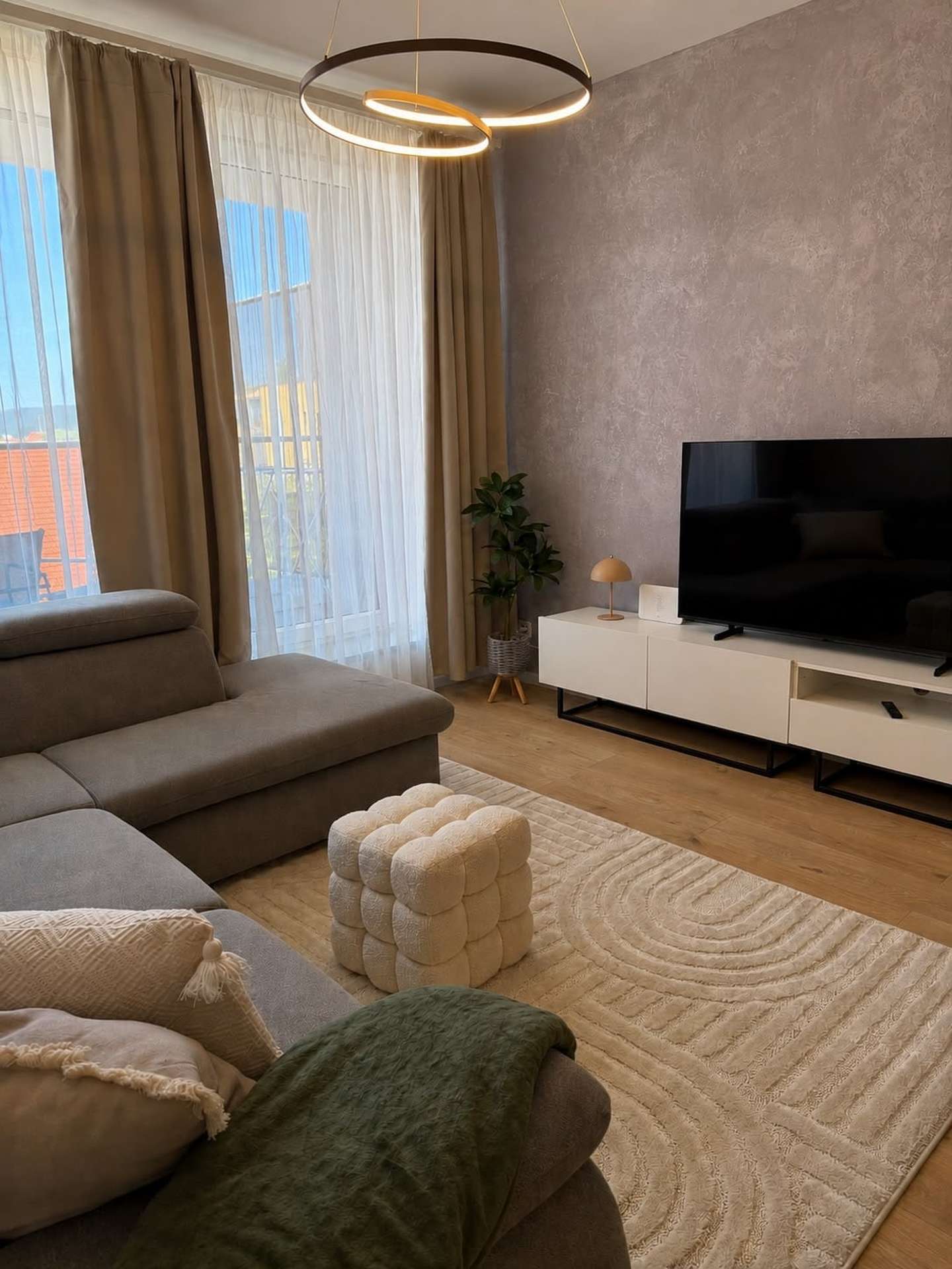 Designer Central Apartment |Terrace, View, Parking