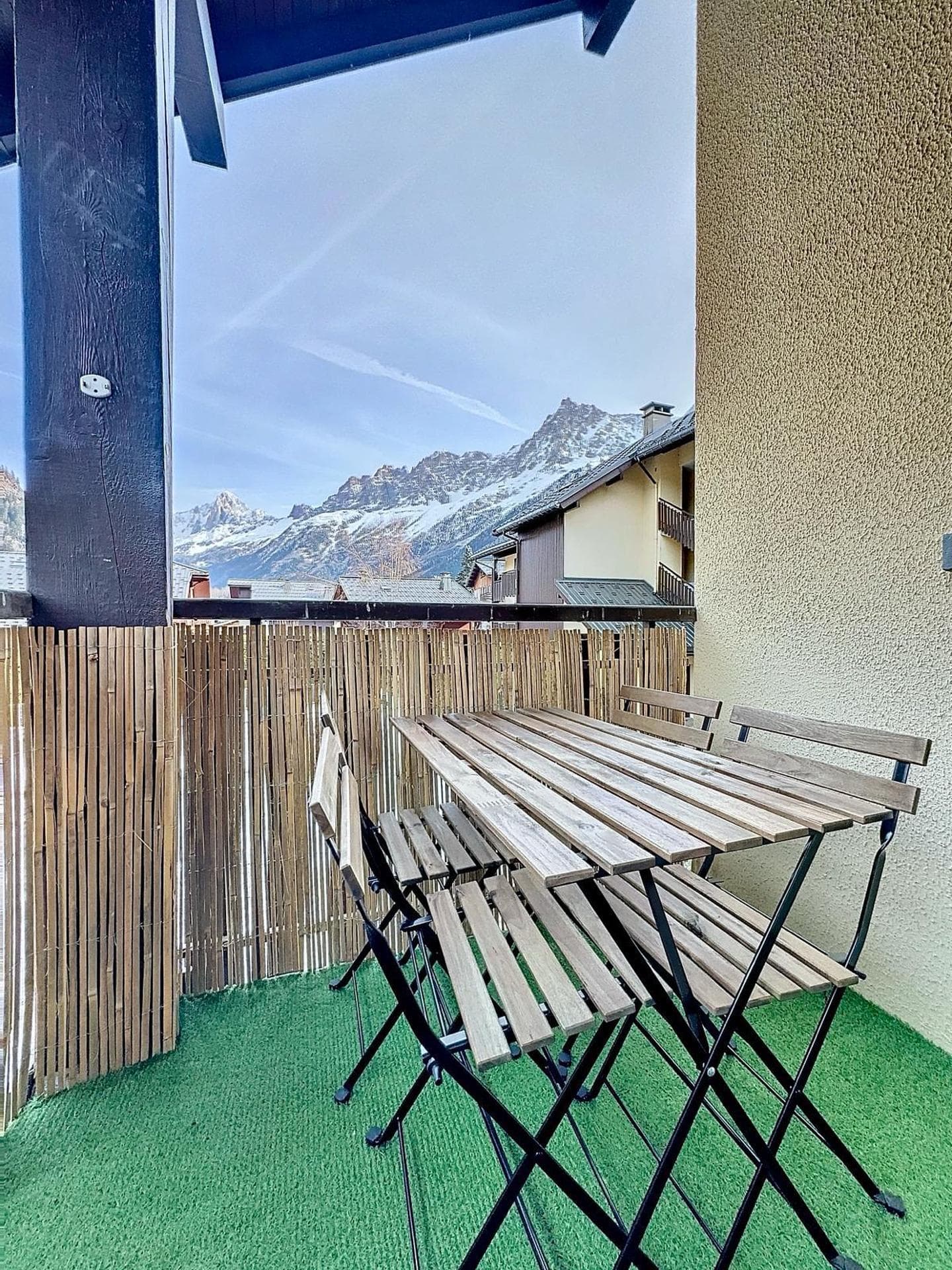 Modern 2BR Apt • Mountain Views & Private Parking 5