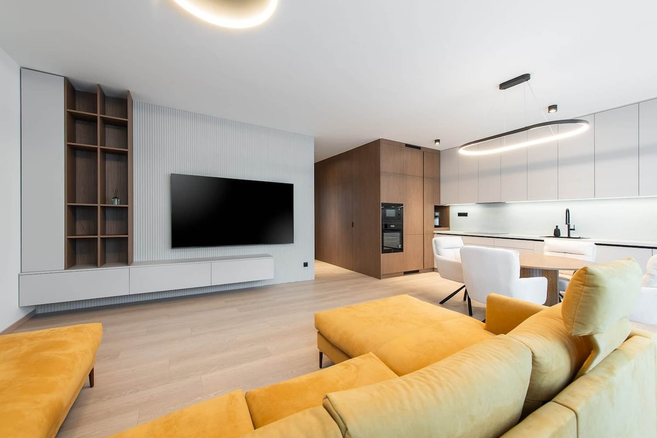 Premium Stay Near Novum & Downtown | Free Parking 2