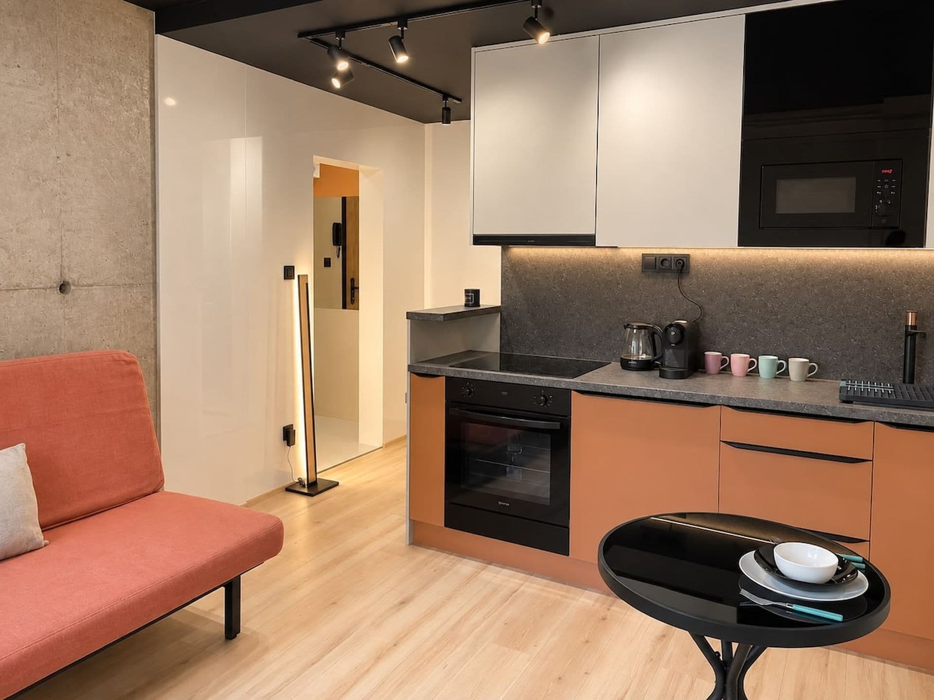 Design Studio | King Bed & Fast Wi-Fi & Parking