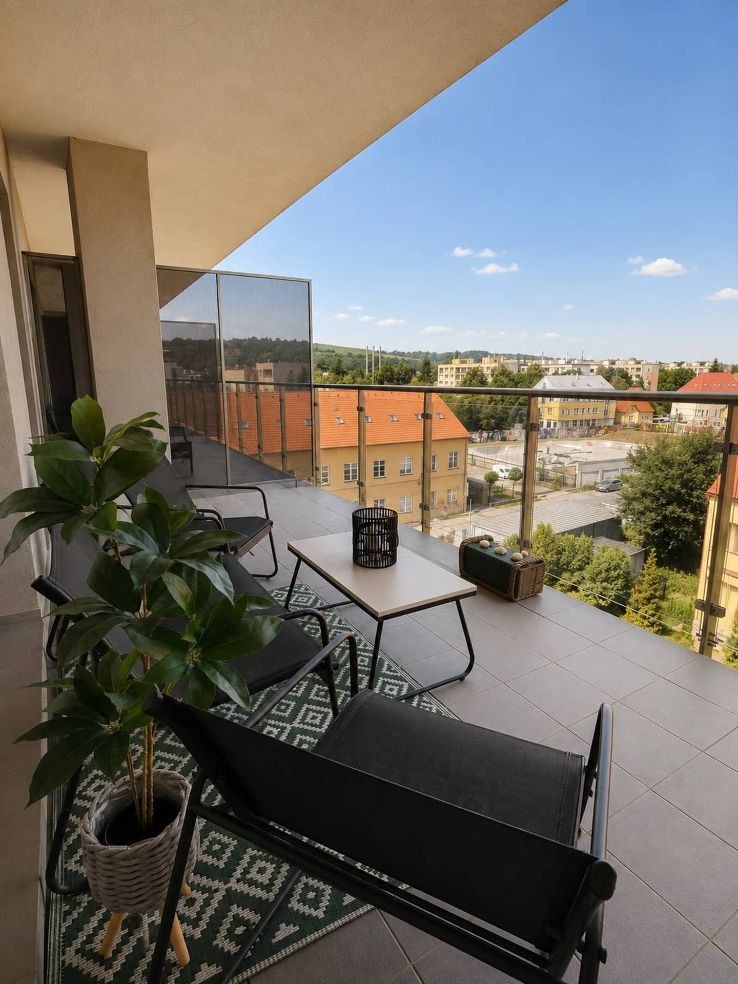 Designer Central Apartment |Terrace, View, Parking 3