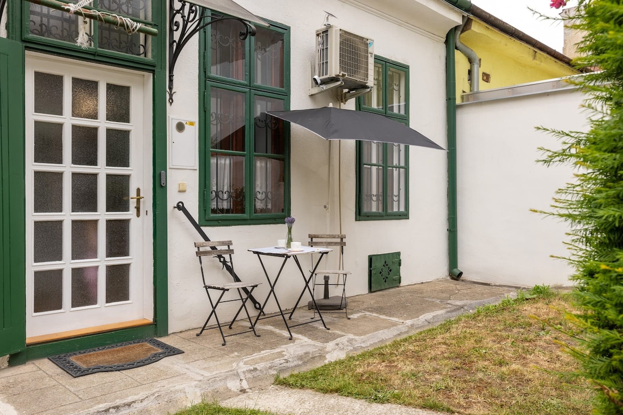 Art Deco Apartment near Old Town with A/C, terrace 2