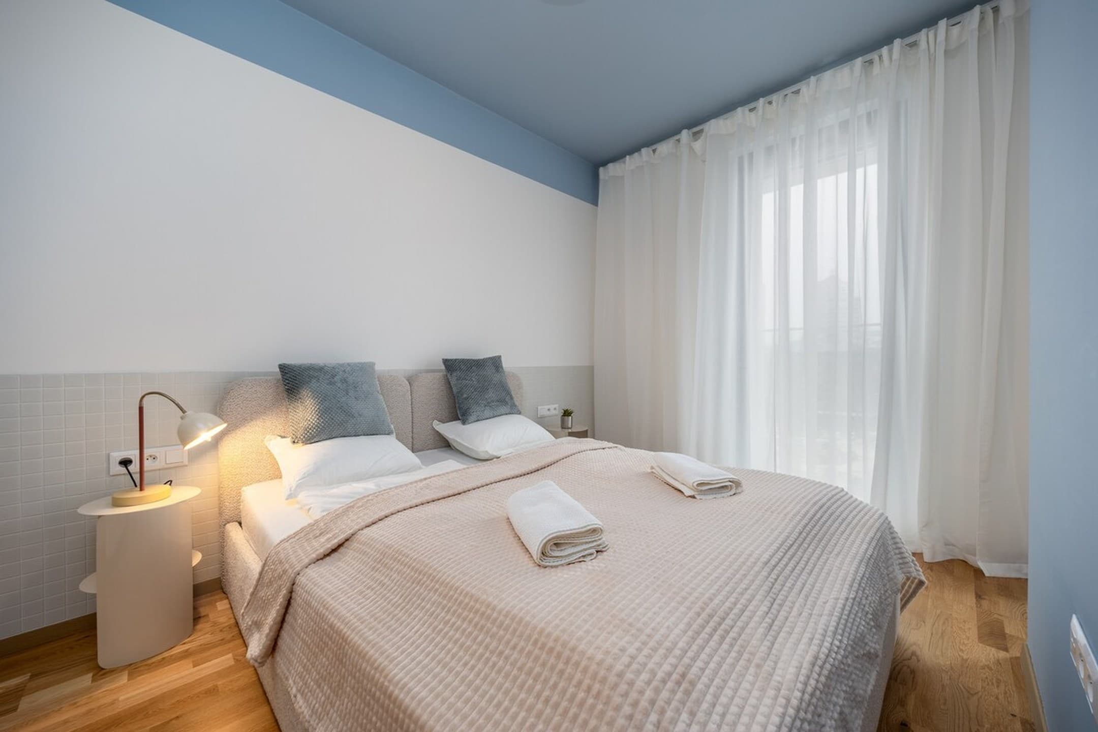 Metropolis Apartment | Balcony & Parking | Nivy 3