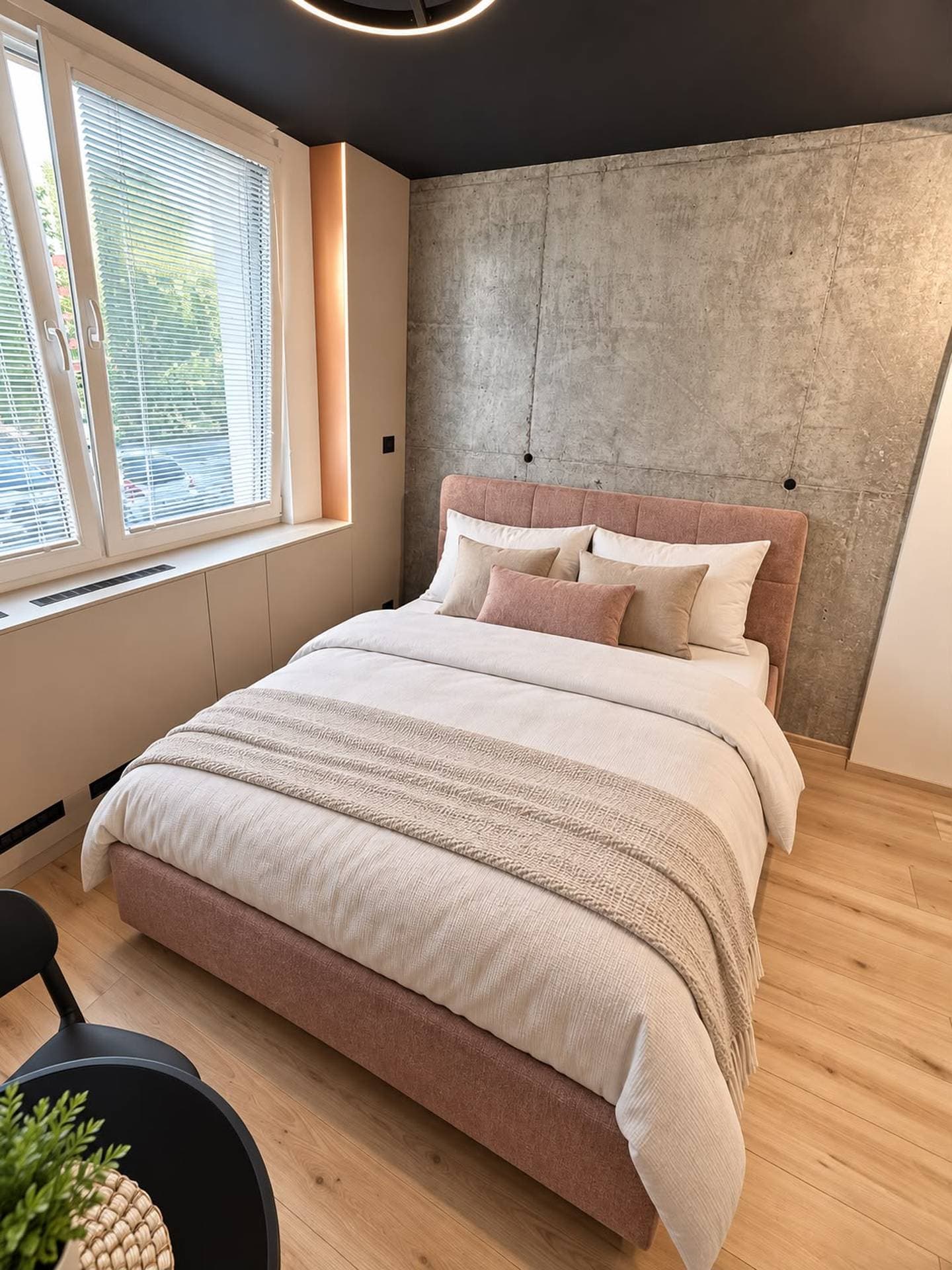 Design Studio | King Bed & Fast Wi-Fi & Parking 2