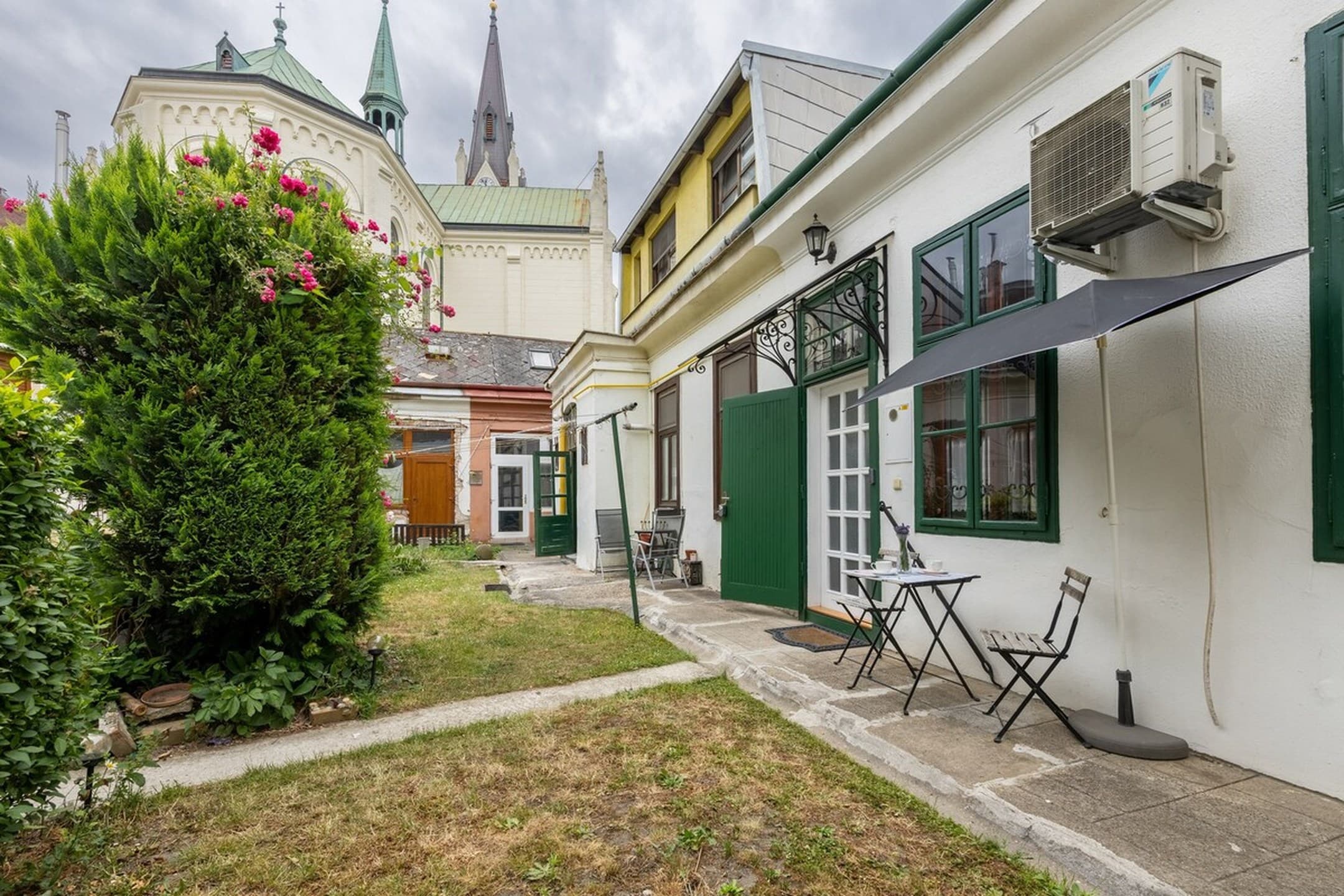 Art Deco Apartment near Old Town with A/C, terrace 3