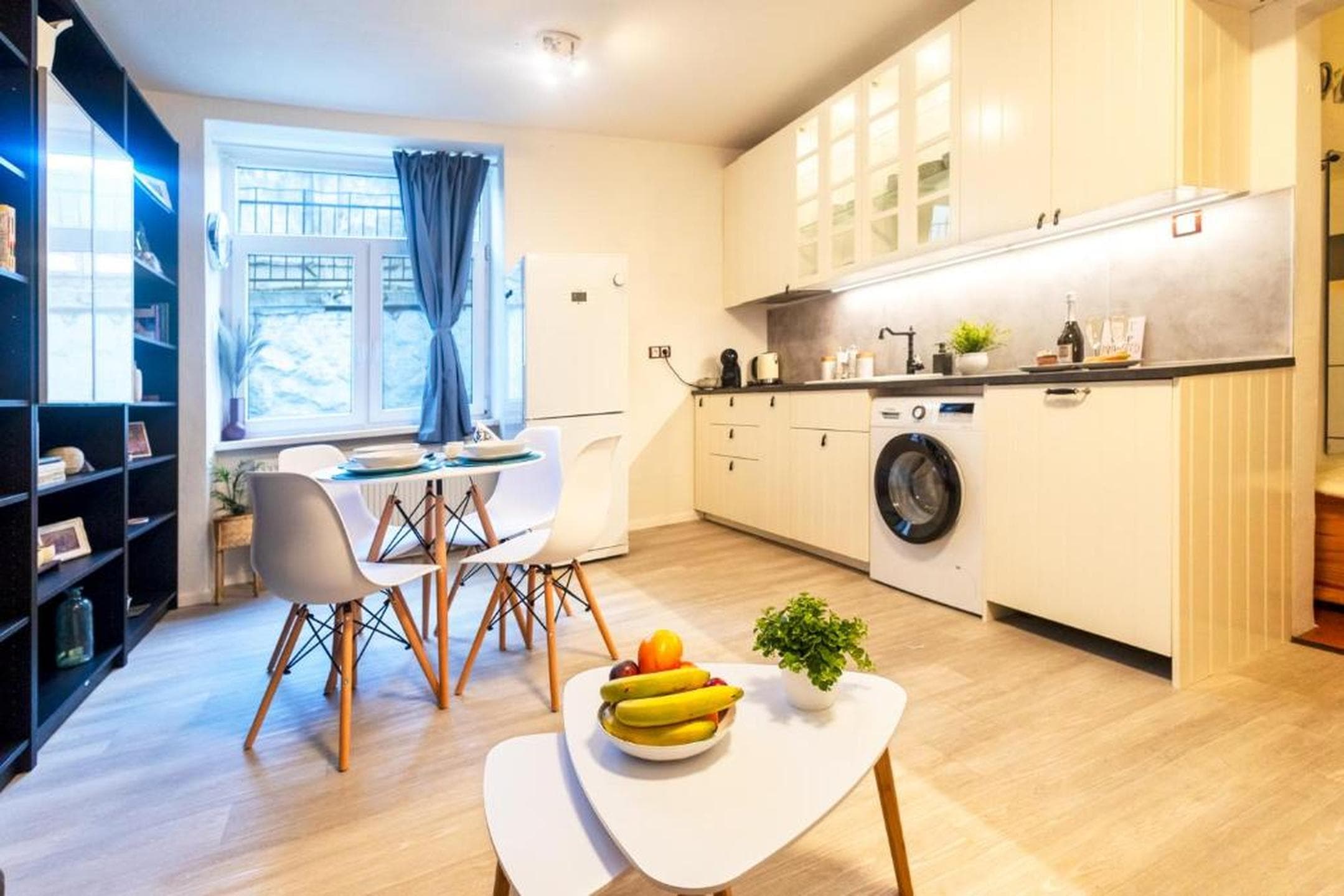 Old Town Apartment with Private Garden & PS4