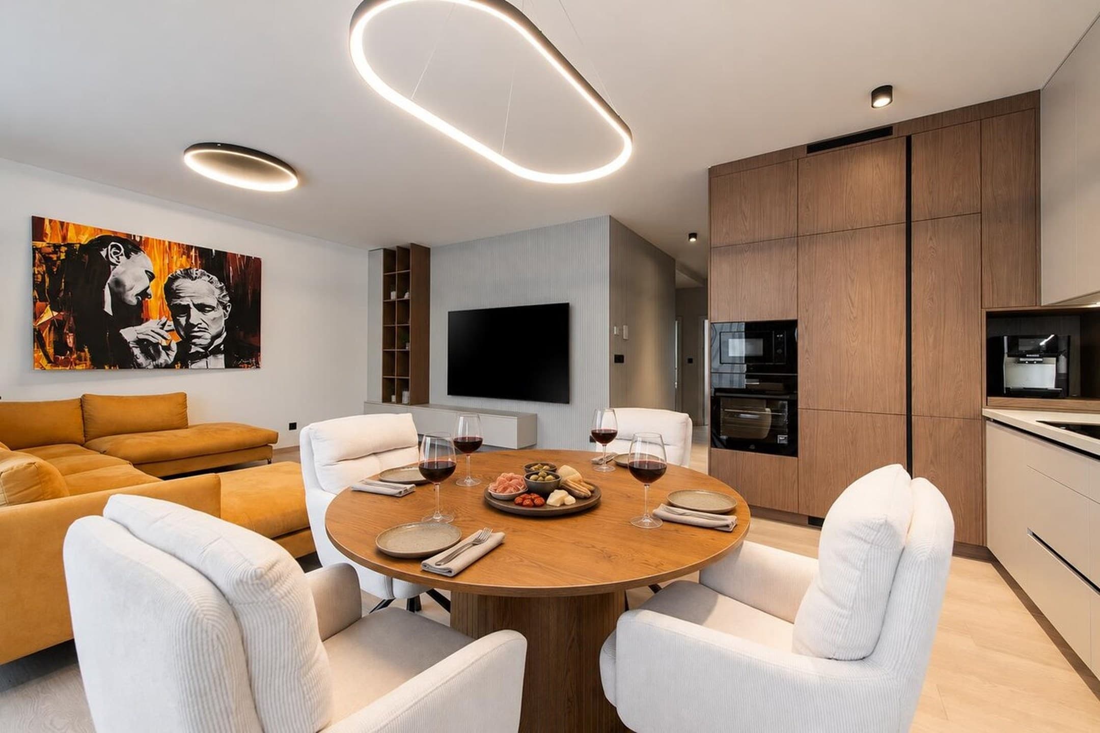 Premium Stay Near Novum & Downtown | Free Parking