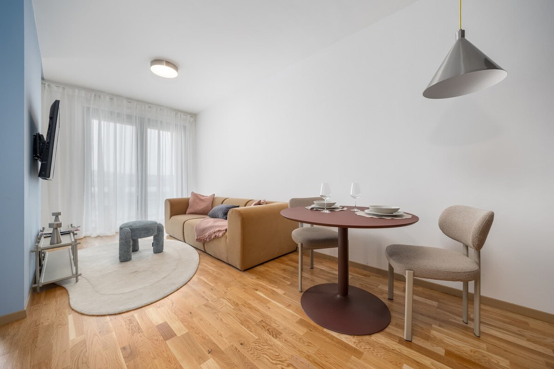 Metropolis Apartment | Balcony & Parking | Nivy 2