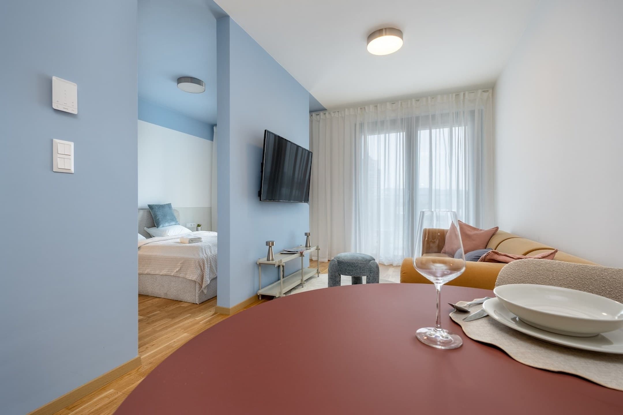 Metropolis Apartment | Balcony & Parking | Nivy 4