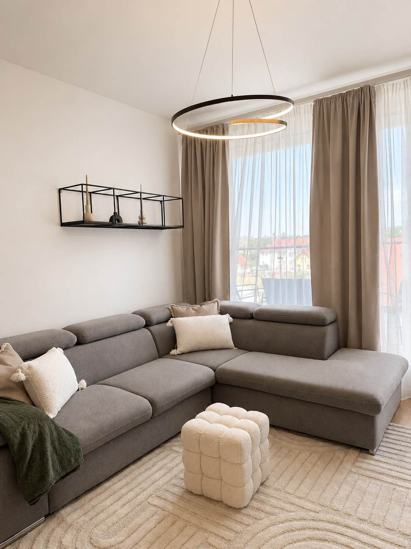 Designer Central Apartment |Terrace, View, Parking 2