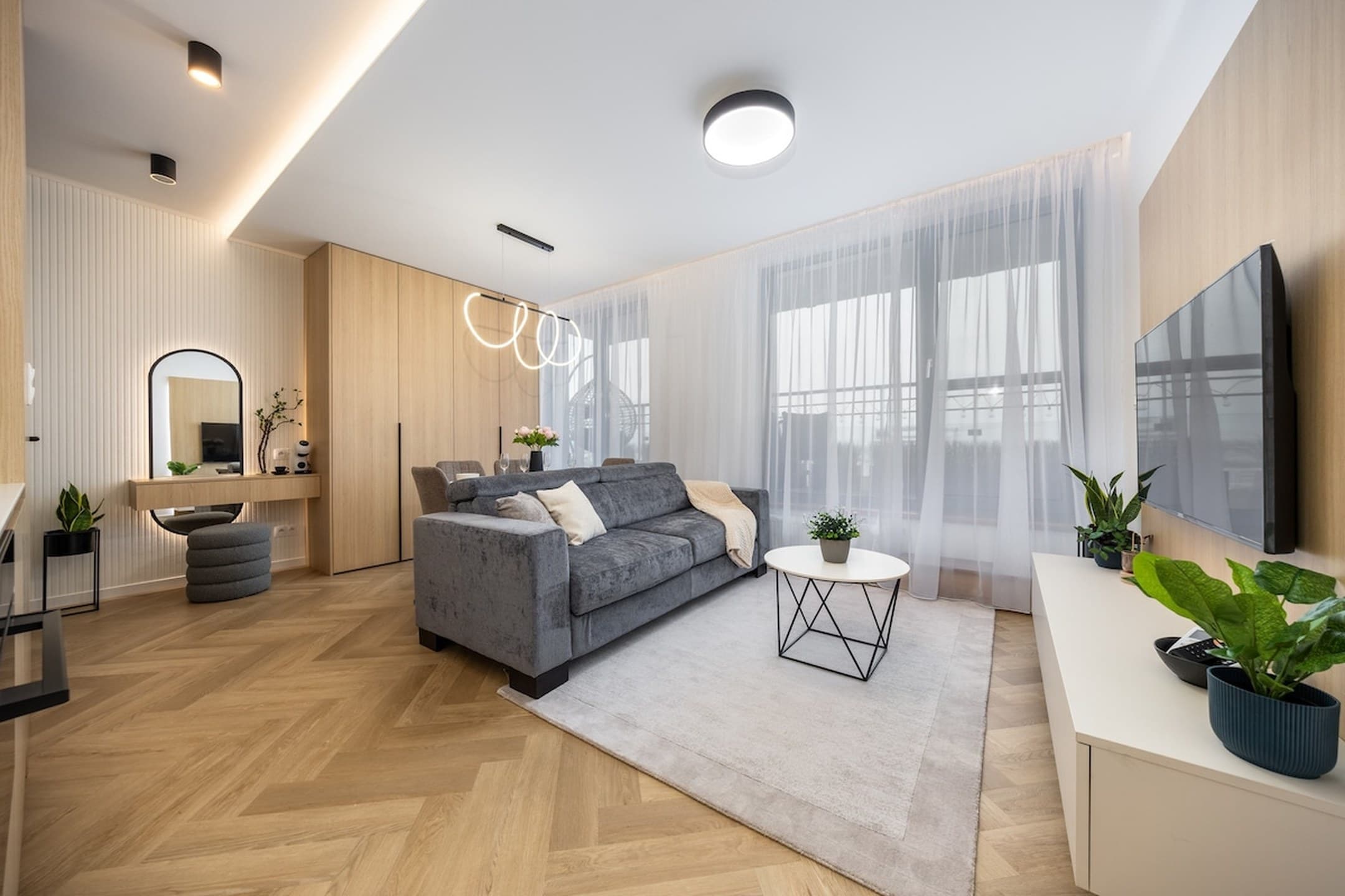 Skyline CityPark Apartment | Balcony + Parking