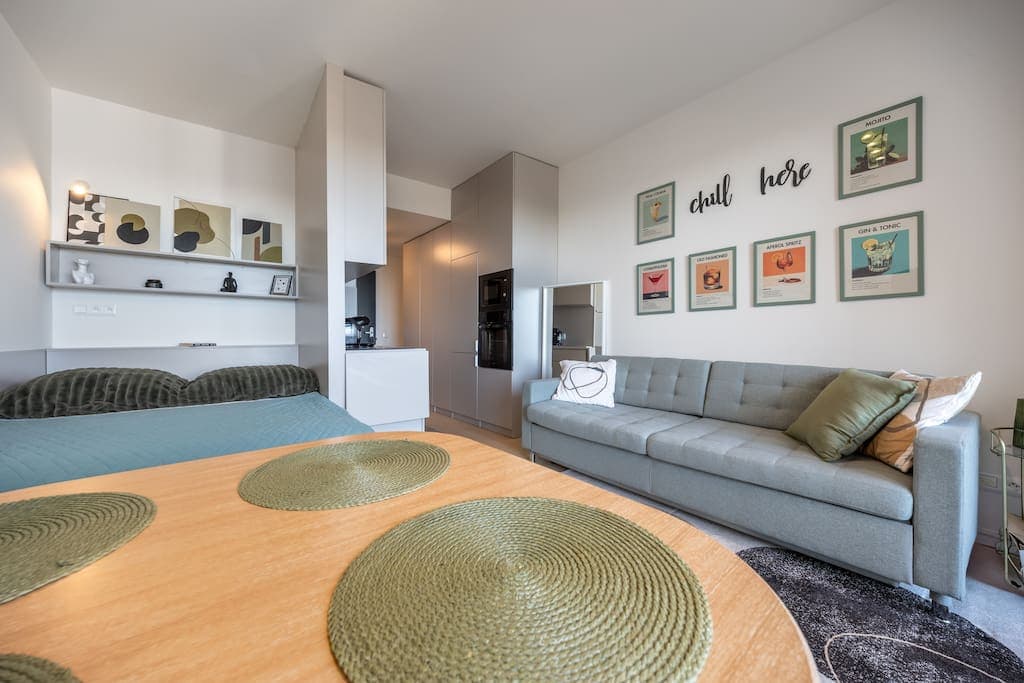 Svetlý apartmán • Výhľad na mesto & Parkovanie