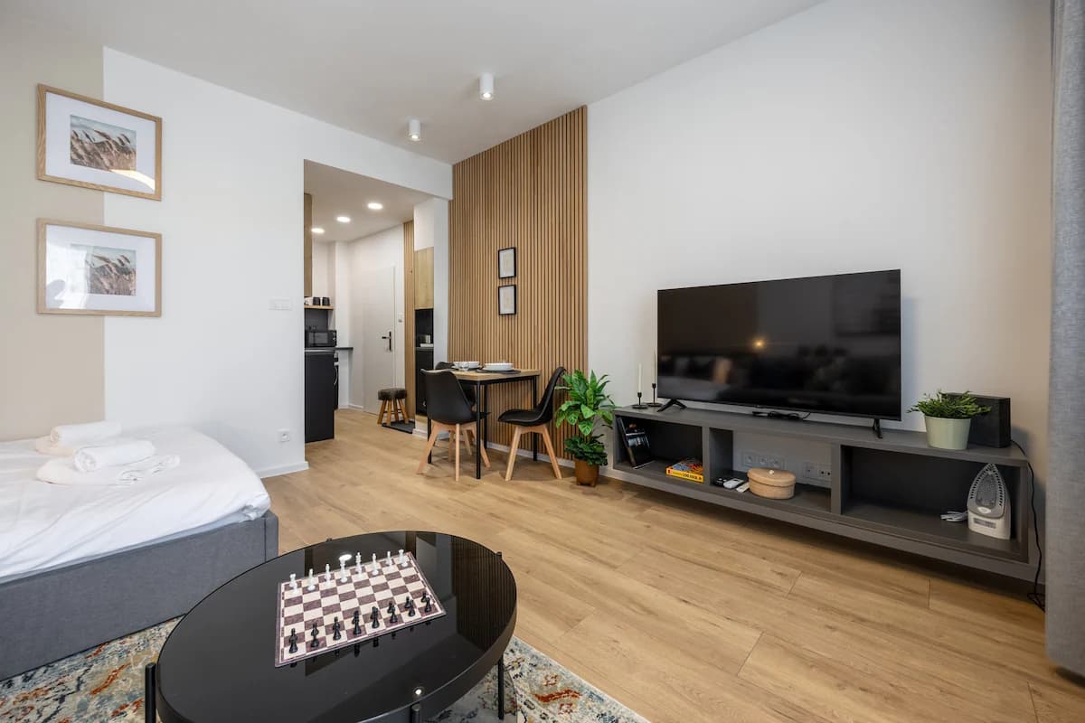 Premium Studio near Old Town | A/C & Balcony 5