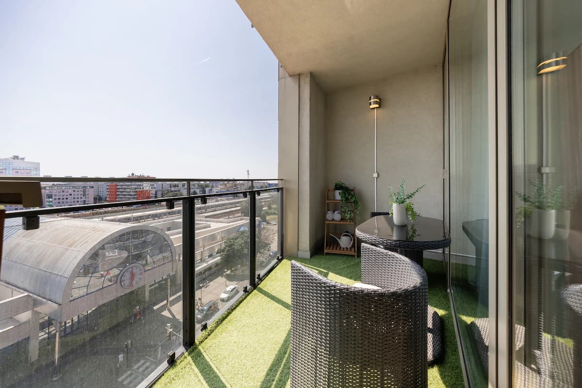 Modern Vienna Gate Stay | Balcony + Free Parking 3