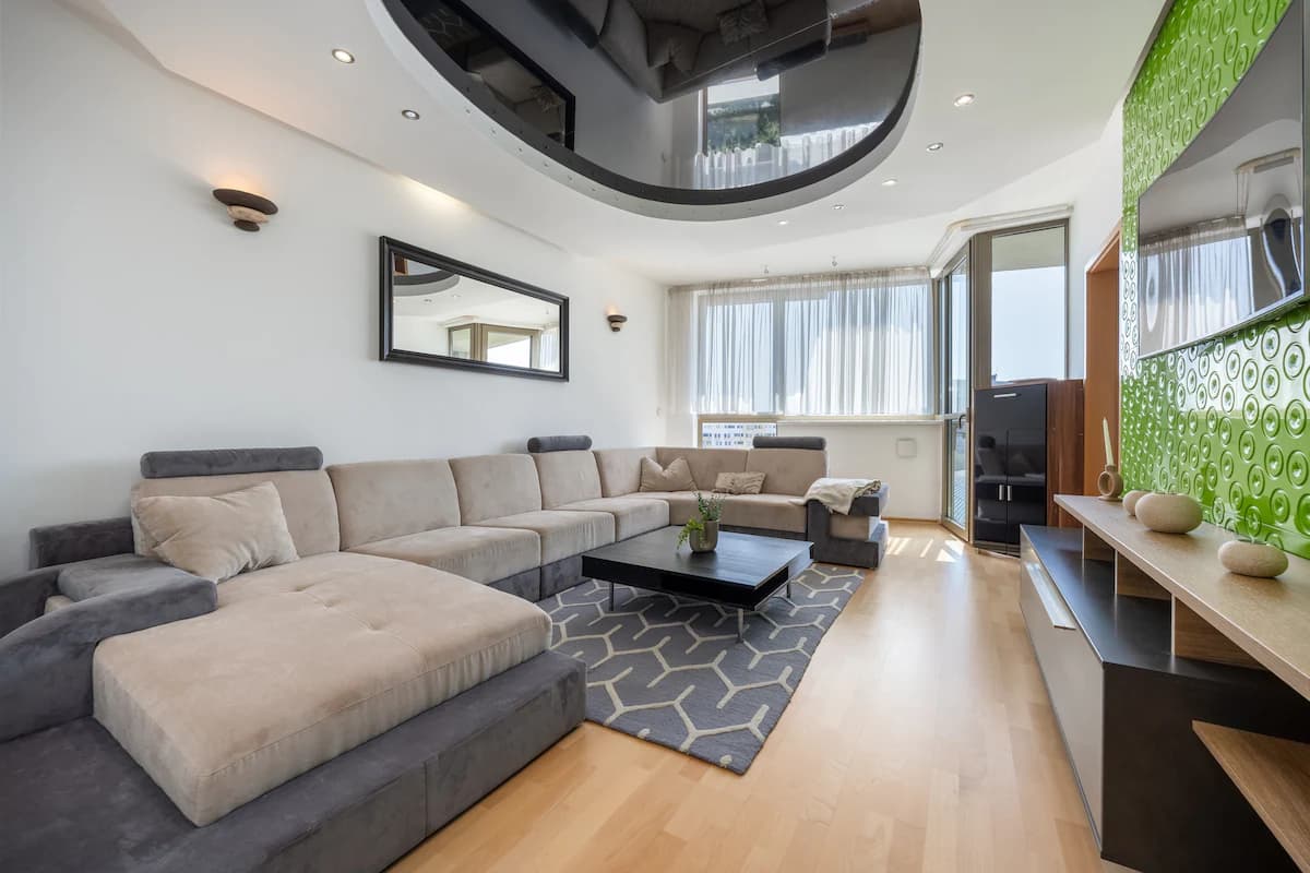 Modern Vienna Gate Stay | Balcony + Free Parking 2