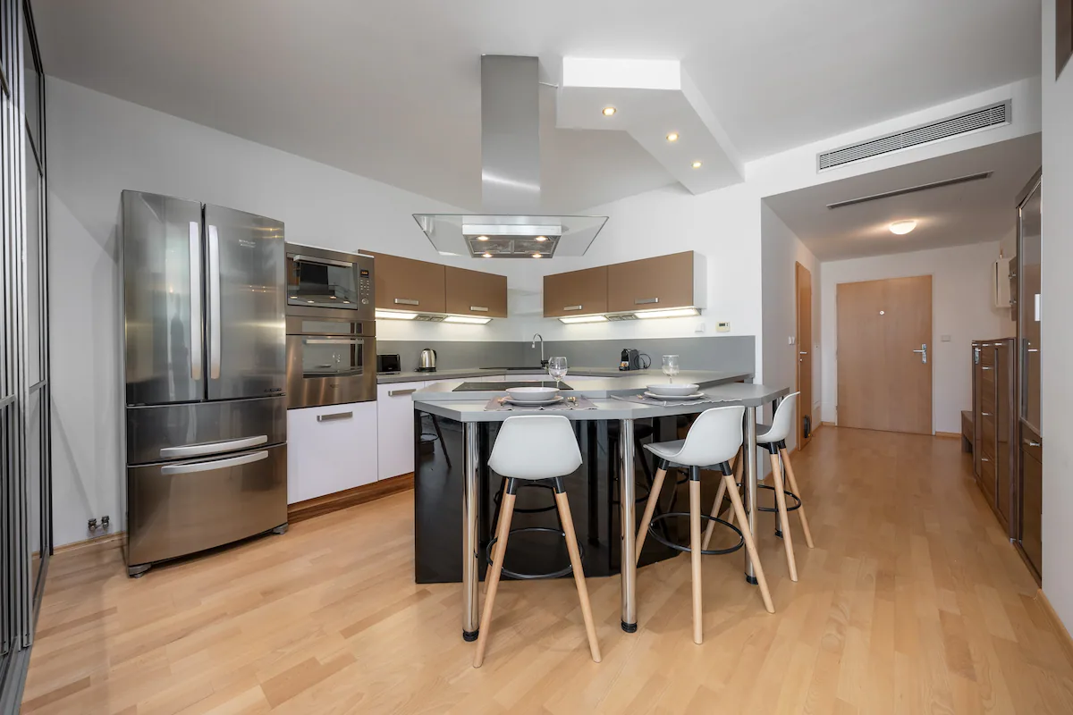 Modern Vienna Gate Stay | Balcony + Free Parking 4