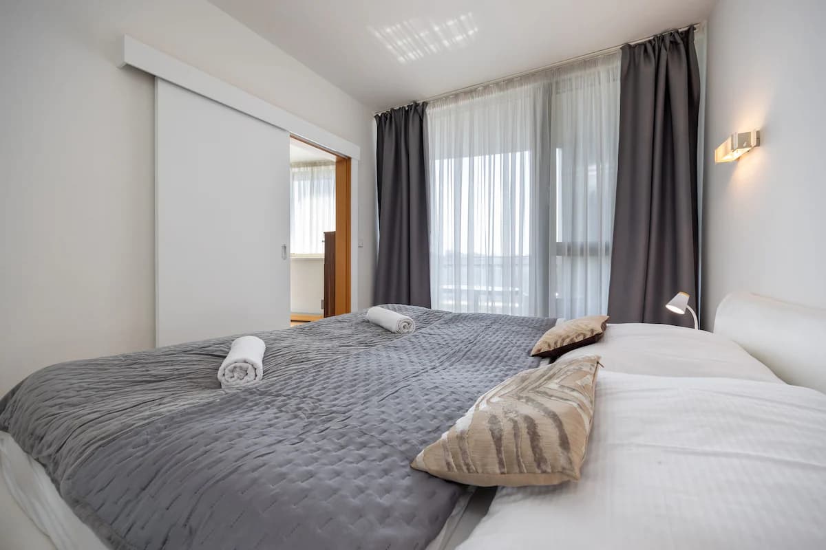 Modern Vienna Gate Stay | Balcony + Free Parking 5
