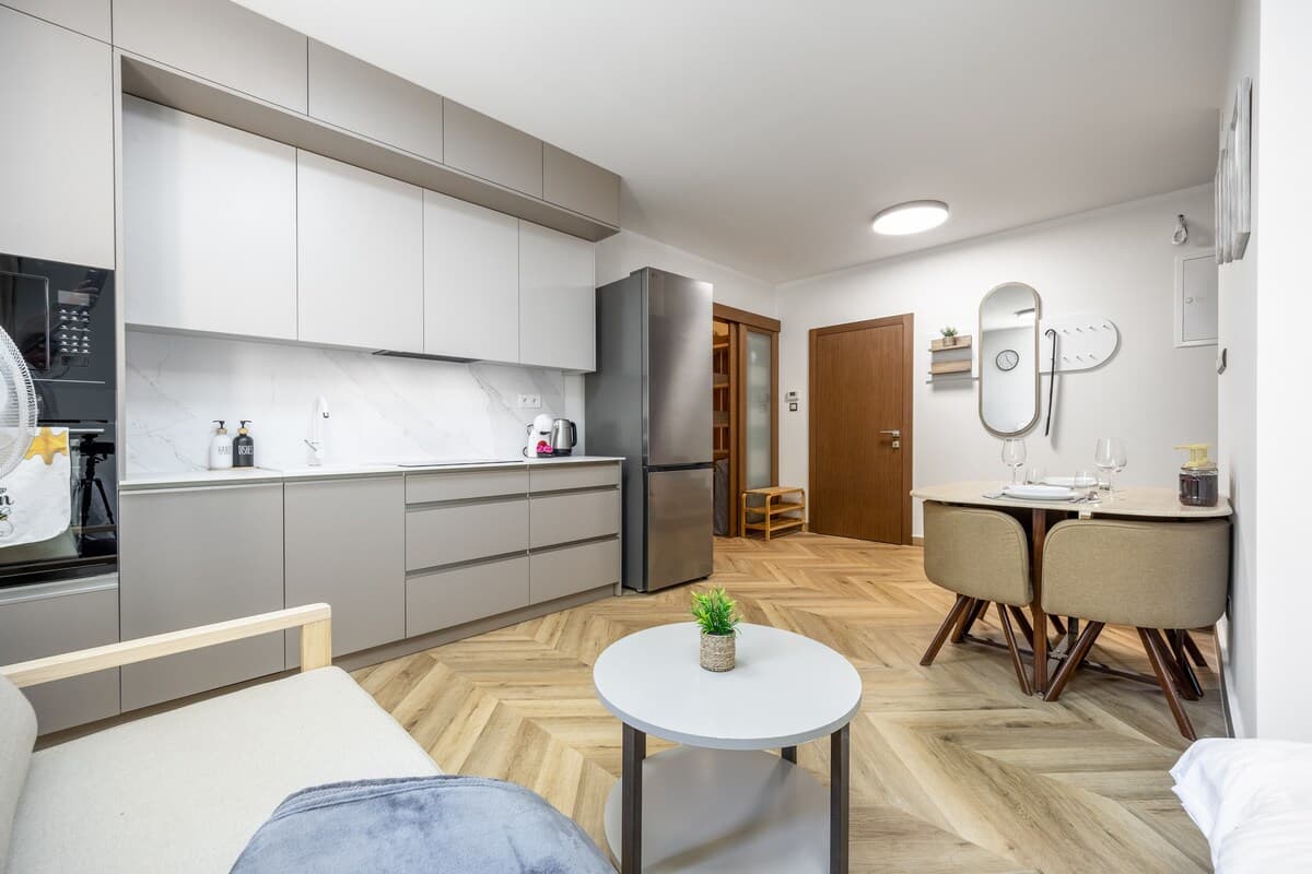 Honeycomb Castle Residence | Old Town Stay 5