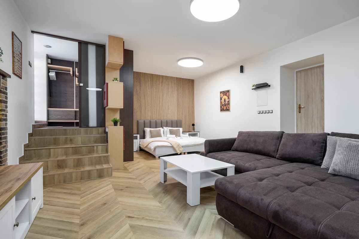 Honeycomb Castle Residence | Old Town Stay 2